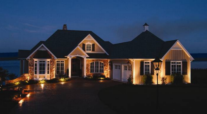Make Your Yard Brilliant at Night with These Lighting Tips